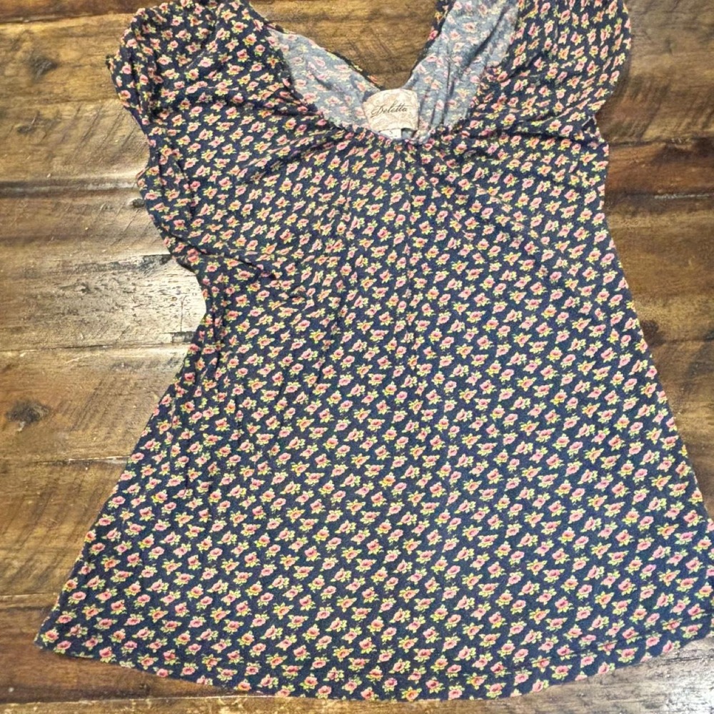 Delta 100% cotton floral print short sleeve top women's S blouse back detail